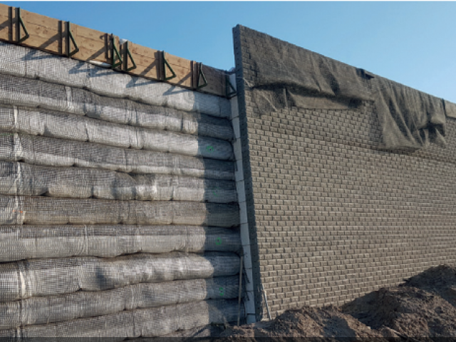 Reinforced soil retaining wall with block face.PNG